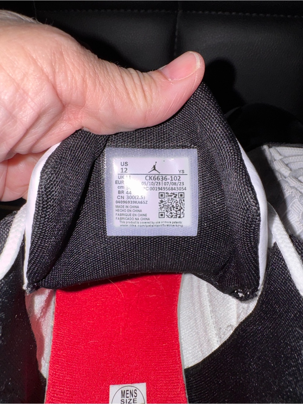 Air Jordan max aura2 - White/Black with Red Jumpman - Picture 4 of 5